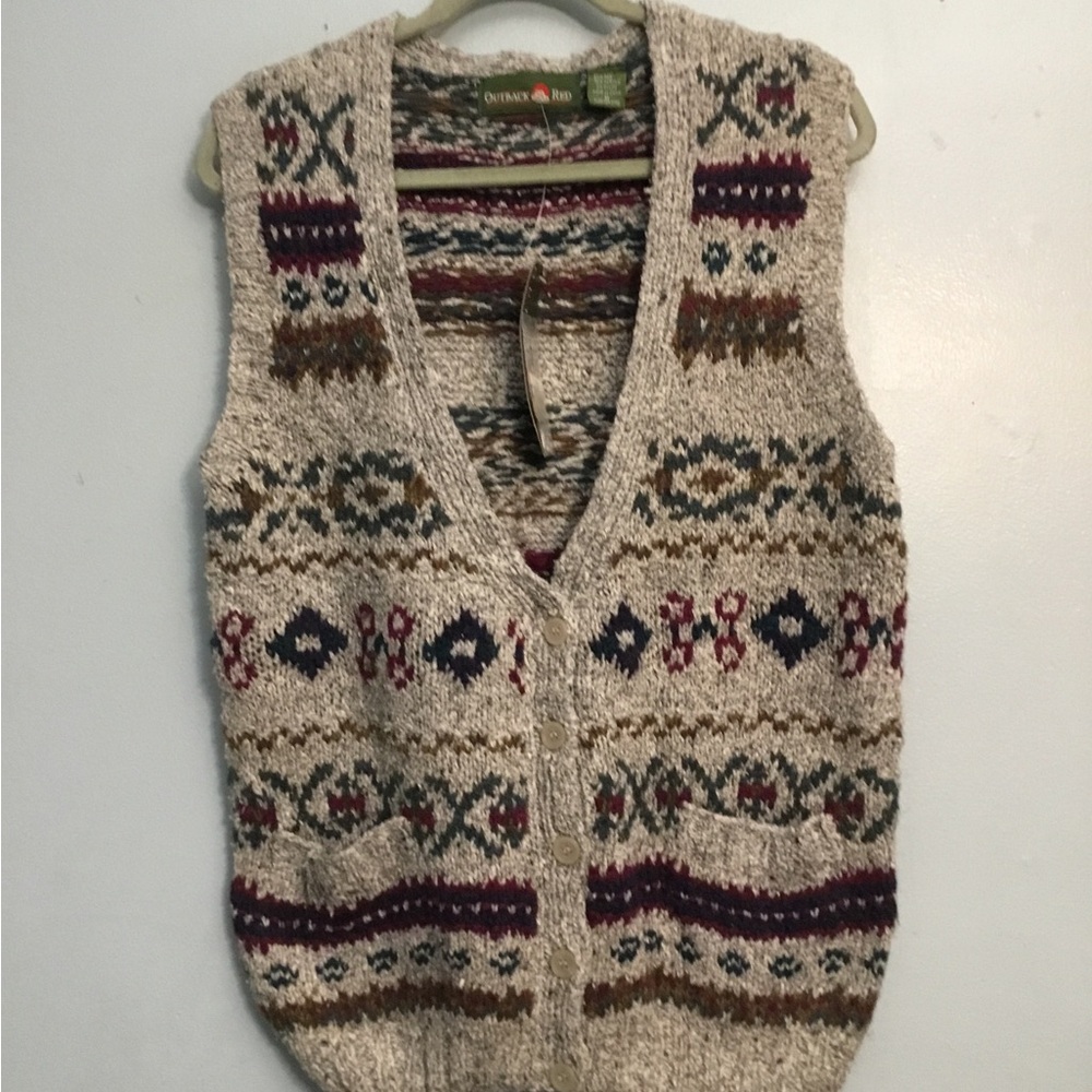 Outback Red Women’s Beige Patterned V-Neck Sweater Vest Size Medium BRAND NEW